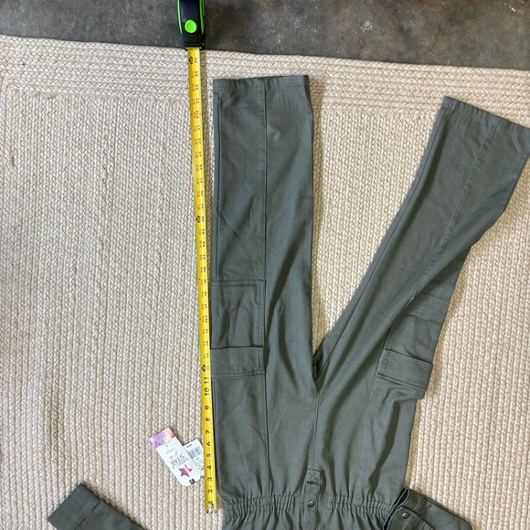 Vanilla Star Green Cargo Jumpsuit Women’s Sz L NWT - Picture 11 of 11